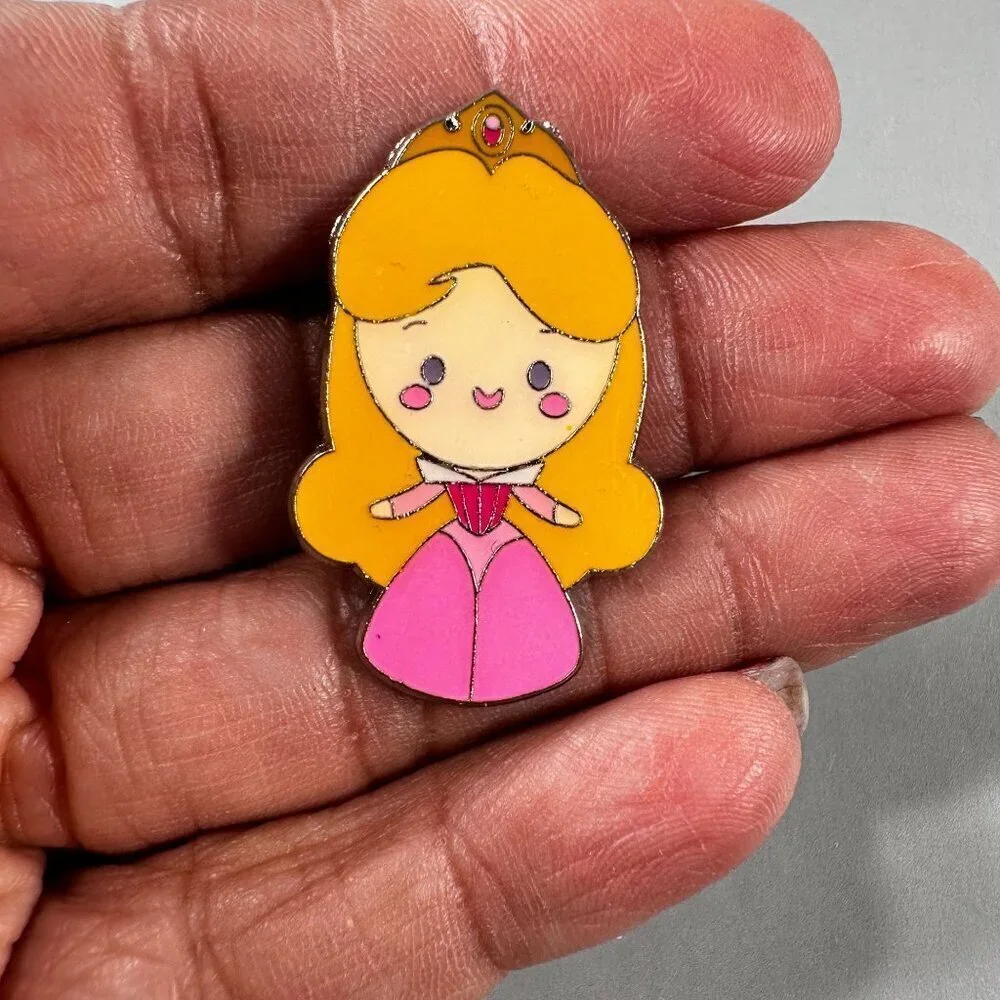 Disney Aurora Princess Trading Pin Big Head Sleeping Beauty Brooch Jewelry Badge